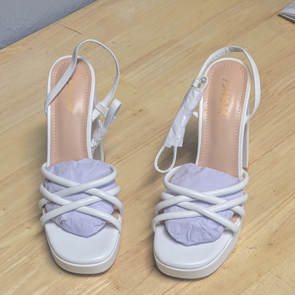 New WetKiss White Platform Heels Round Ankle Straps and Open Toed Chunky Heeled